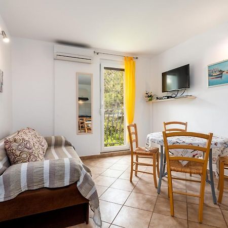 Apartments With A Parking Space Baska, Krk - 13907 객실 사진