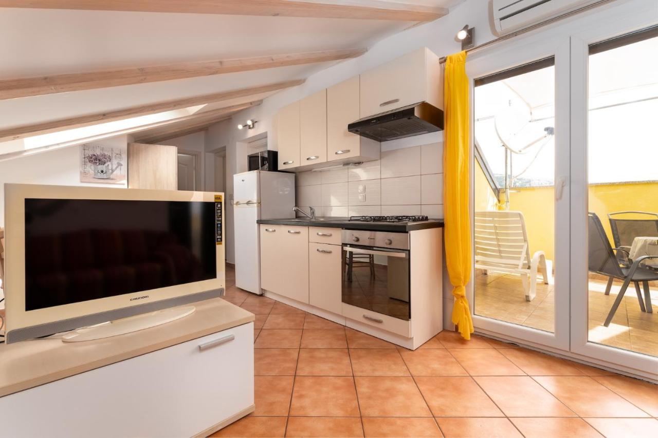 Apartments With A Parking Space Baska, Krk - 13907 외부 사진