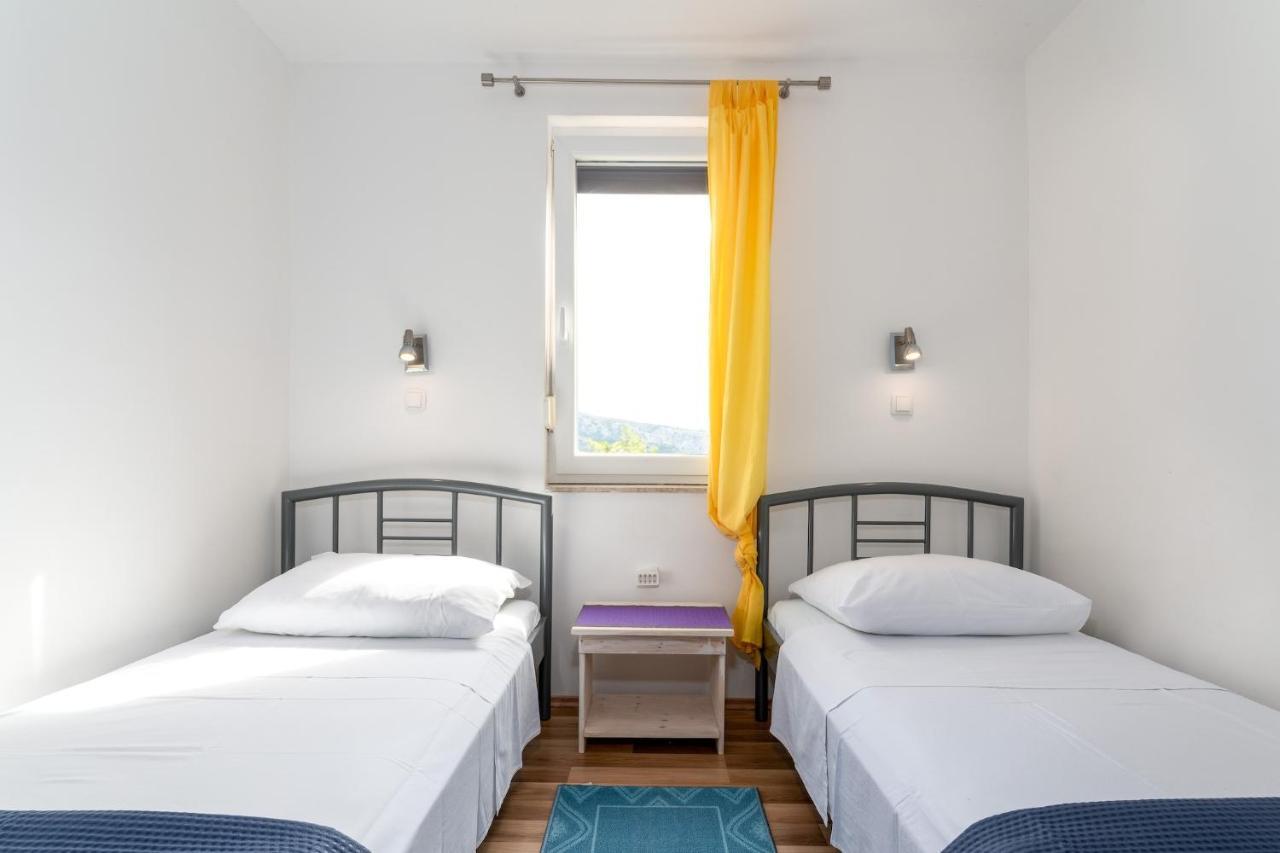 Apartments With A Parking Space Baska, Krk - 13907 외부 사진