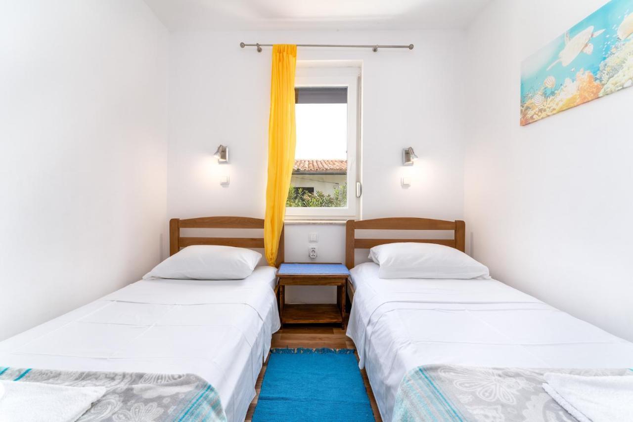 Apartments With A Parking Space Baska, Krk - 13907 외부 사진