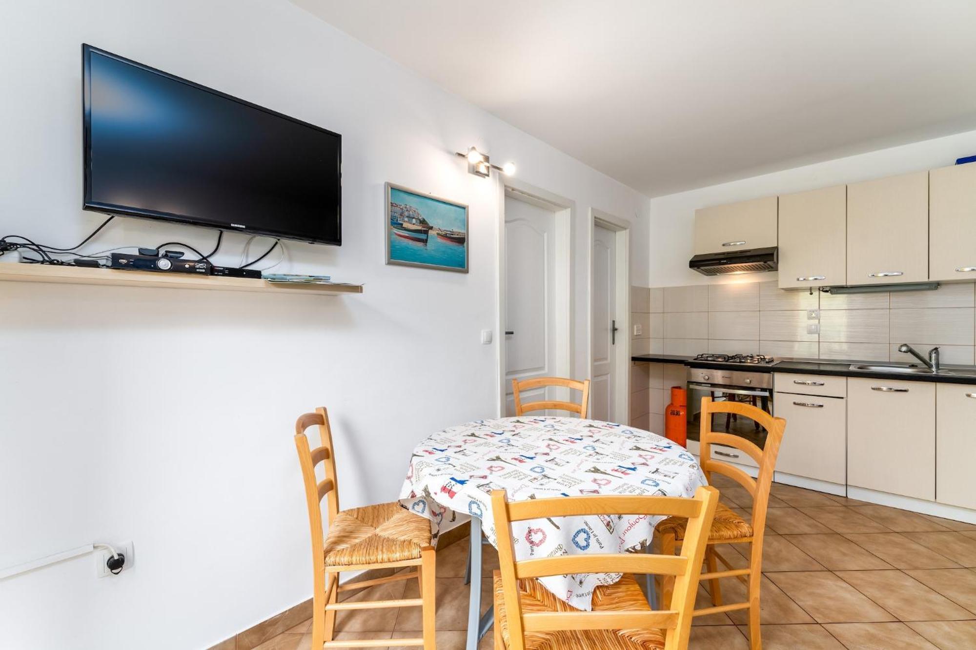 Apartments With A Parking Space Baska, Krk - 13907 객실 사진
