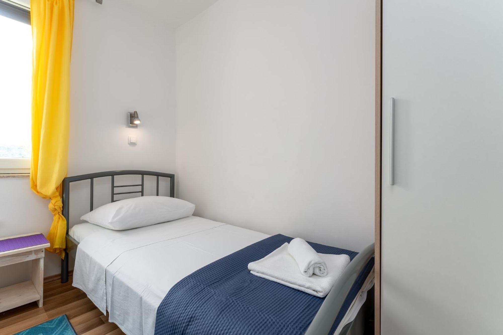 Apartments With A Parking Space Baska, Krk - 13907 객실 사진